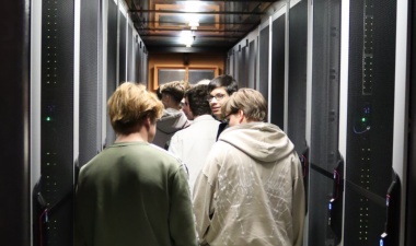 Schülergruppe des Pädaggiums Schwerin zu Gast im Rechenzentrum