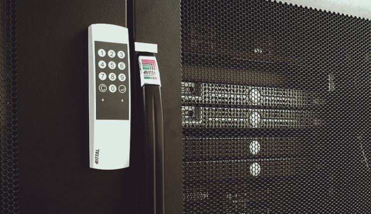 MDK - Backup-Verbindung, mit Server-Technik-Flächen im leistungsstarken Rechenzentrum